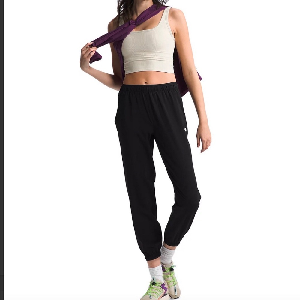 The North Face 
Women’s  Regular Straight Joggers